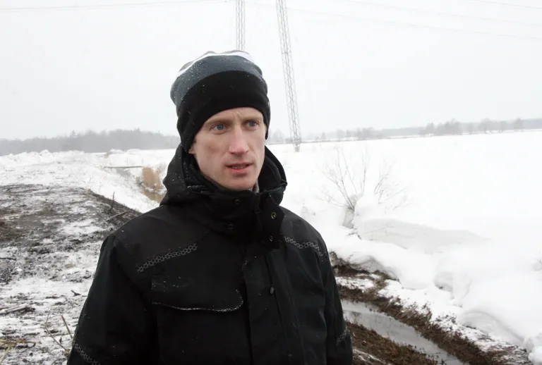 "Зимой тут можно кое-что сделать, а весной будем уже у реки", - по словам Тарво Клаасимяэ, надо максимально использовать время.