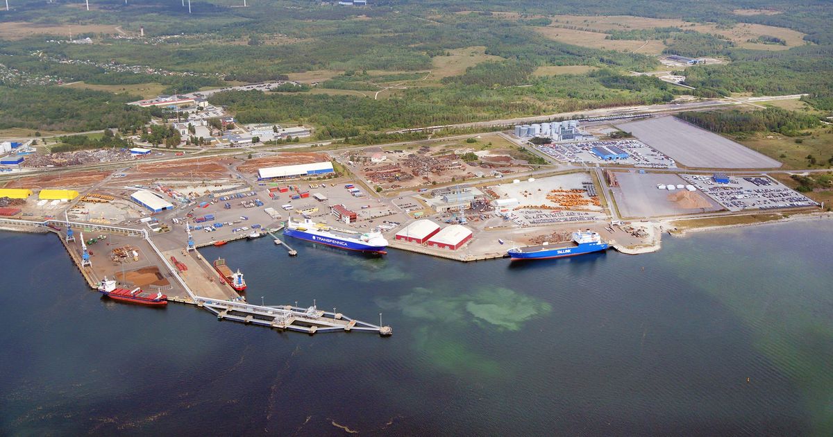 В порту Палдиски загорелся танкер