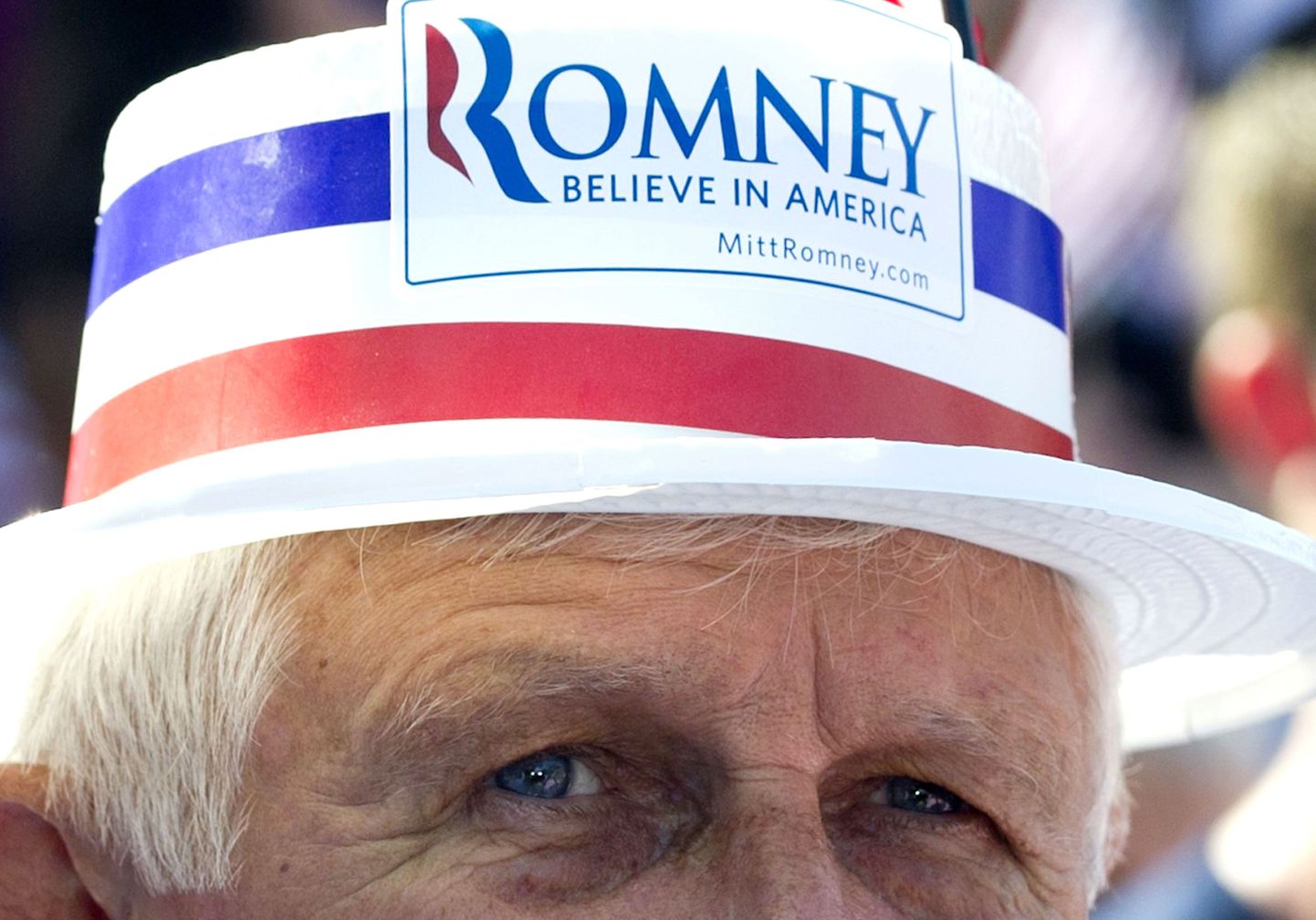 Vabariiklasest presidendikandidaadi Mitt Romney poolehoidja. Romney tahab langetada makse ning kärpida otsustavalt kõiki kulutusi peale kaitsevaldkonna.
