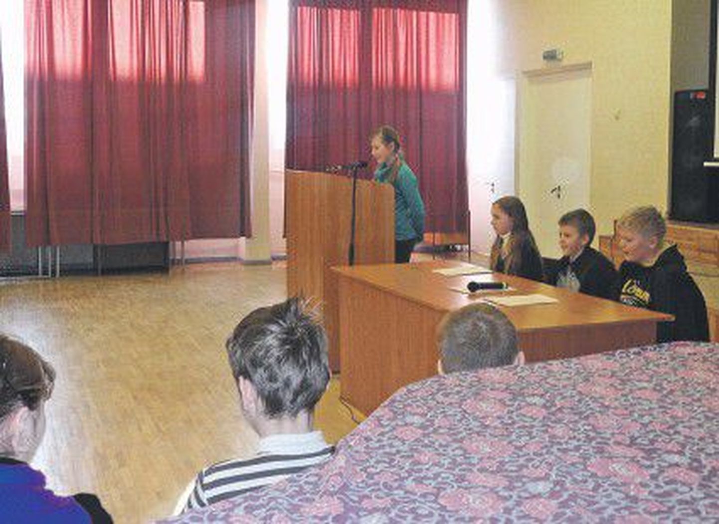 «Суд над микробами» в Русской гимназии Йыхви вынес свой вердикт: профилактикой инфекционных болезней является здоровый образ жизни.