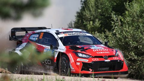 «Ma võinuks teha väga suure avarii!» Kiirel sirgel rehvi lõhkunud Toyota äss katkestas