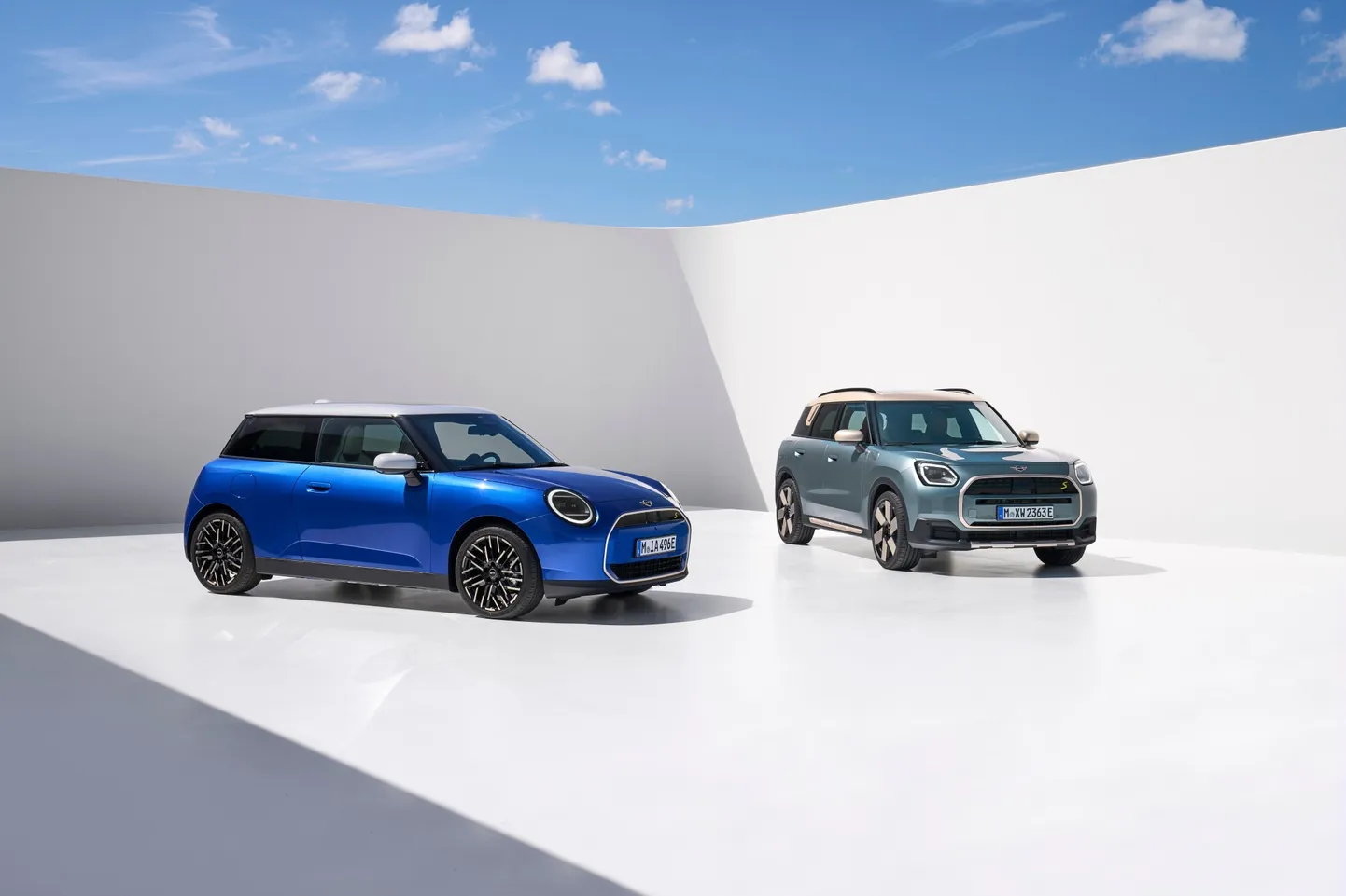 Mini Cooper ja Mini Countryman.