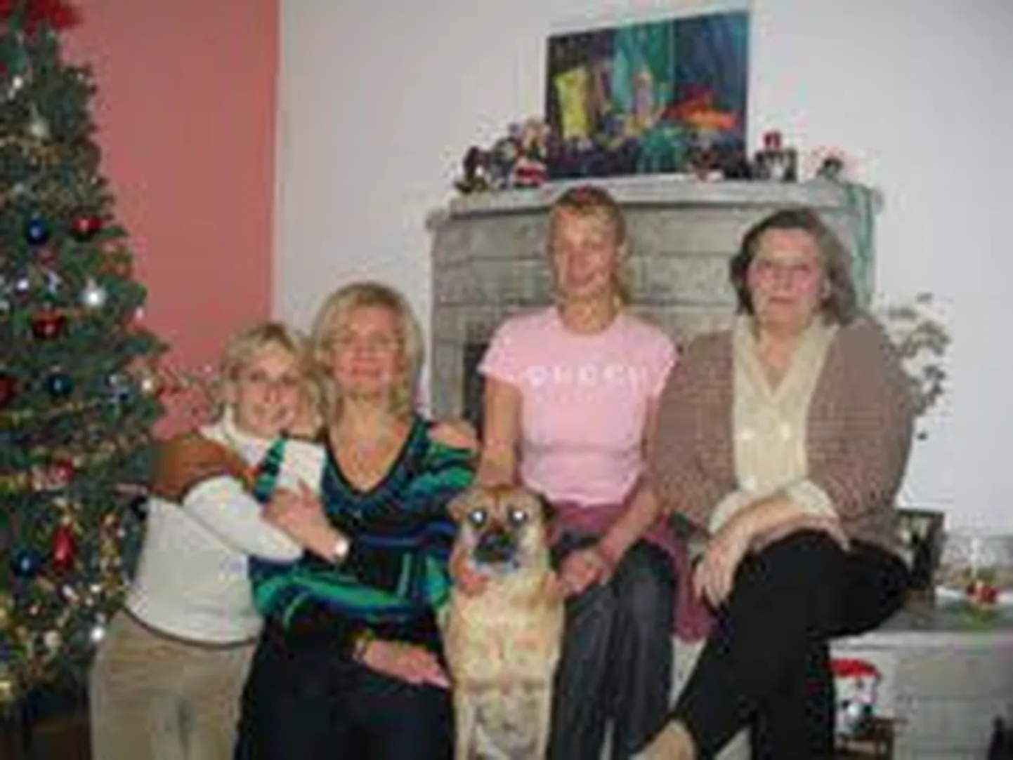 Вера Кокка.
На фото слева направо: Ирина, Рита, Елена и я - Вера