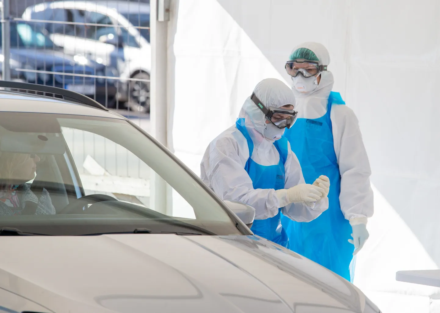 Viljandis saab koroonaviiruse proovi andma minna perearsti saatekirja ja autoga turu parklas asuvasse punkti.