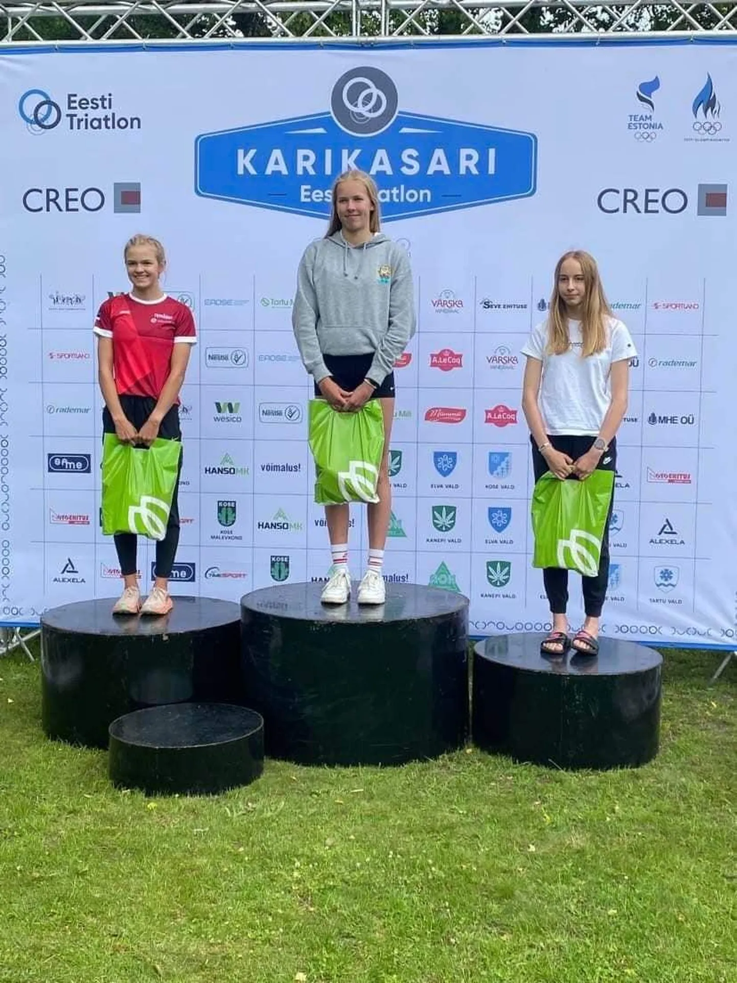 Etriin Etverk võitis neidude hulgas Otepää karikavõistluste etapi triatlonis.
