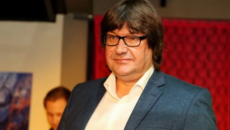 Komponists Jānis Lūsēns piedalās savas jaunās Ziemassvētku programmas koncerttūres un dziesmu albuma "Kad mīlestība dzimst..." prezentācijas pasākumā muzikālajā restorānā "Happy days&nights"