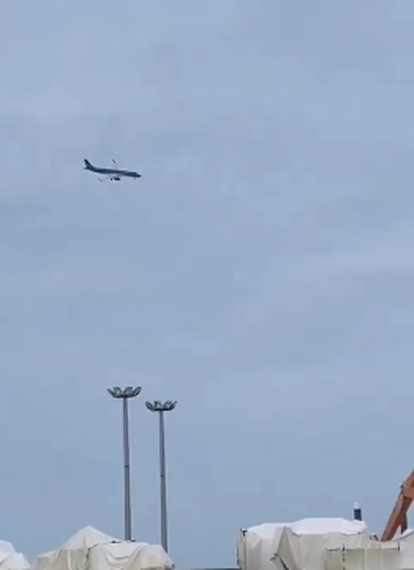 Самолет Azerbaijan Airlines перед падением