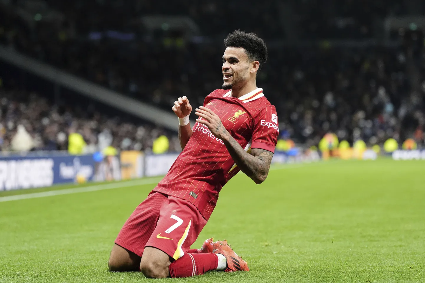 "Liverpool" futbolists Luiss Diass.
