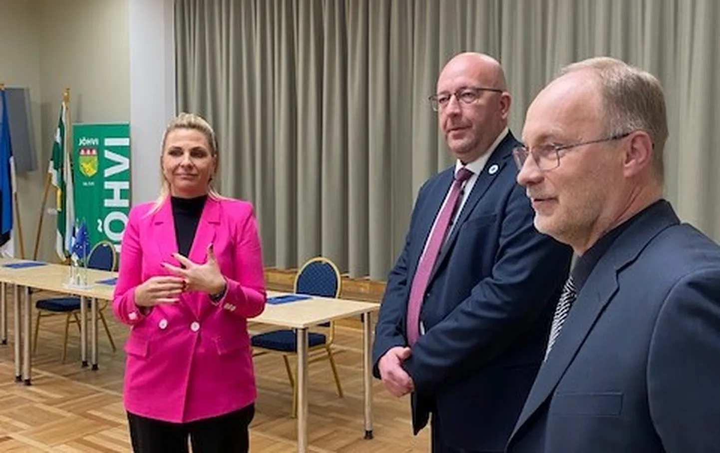Koalitsioonilepingule kirjutasid alla Maris Toomel (Reformierakond), Arvo Aller (EKRE) ja Vallo Reimaa (Ühiselt Jõhvi Eest).