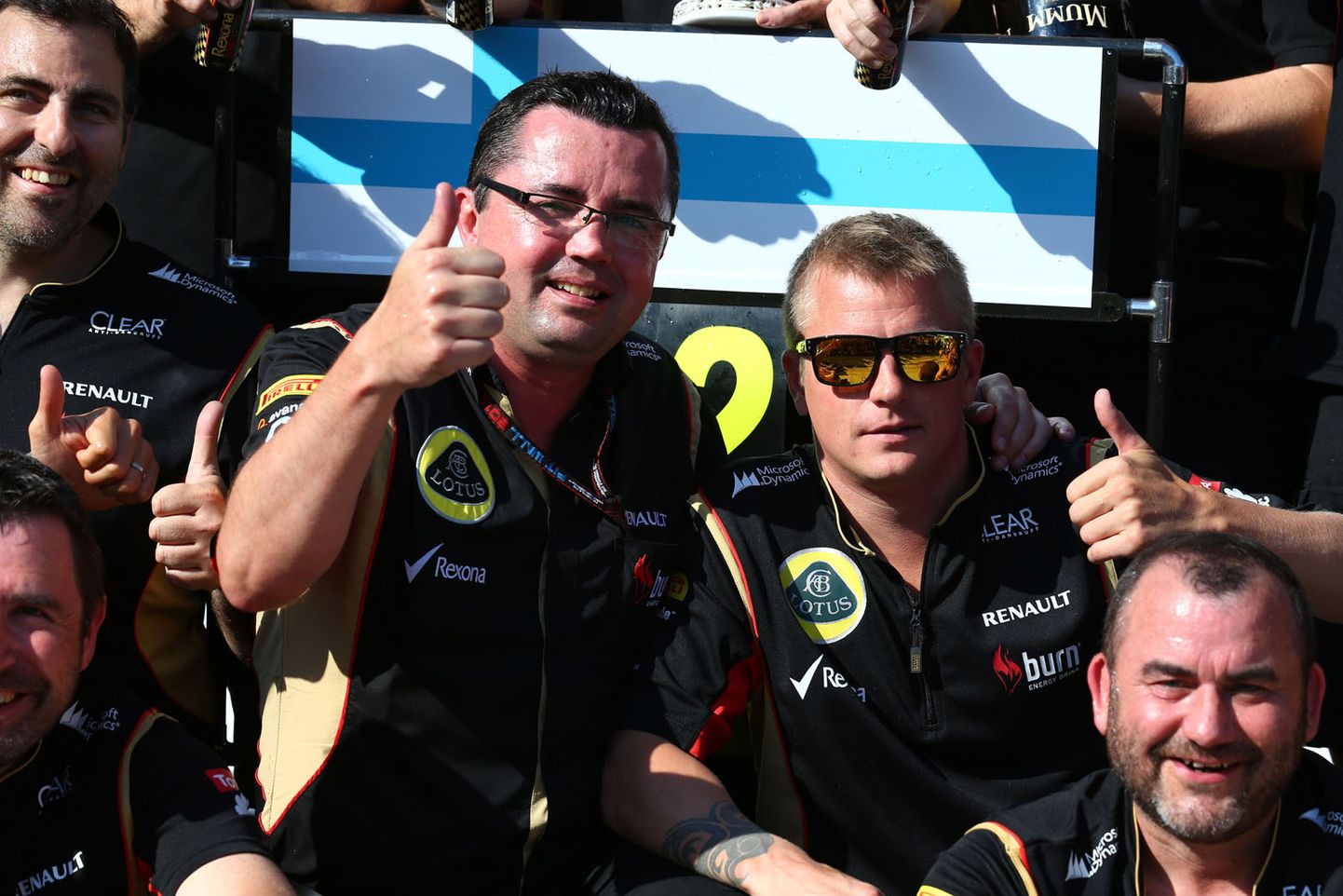 Soome vormelipiloot Kimi Räikkönen koos Lotus F1 tiim bossi Eric Boullier`iga 2013. aastal.