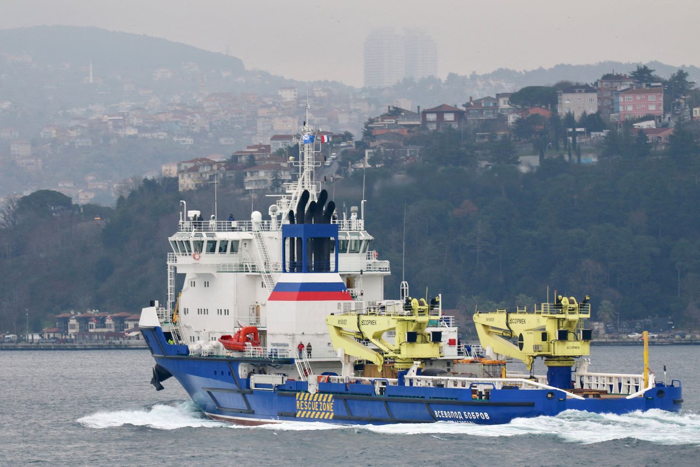 Logistika toetuslaev Vsevolod Bobrov Bosporuse väinas.