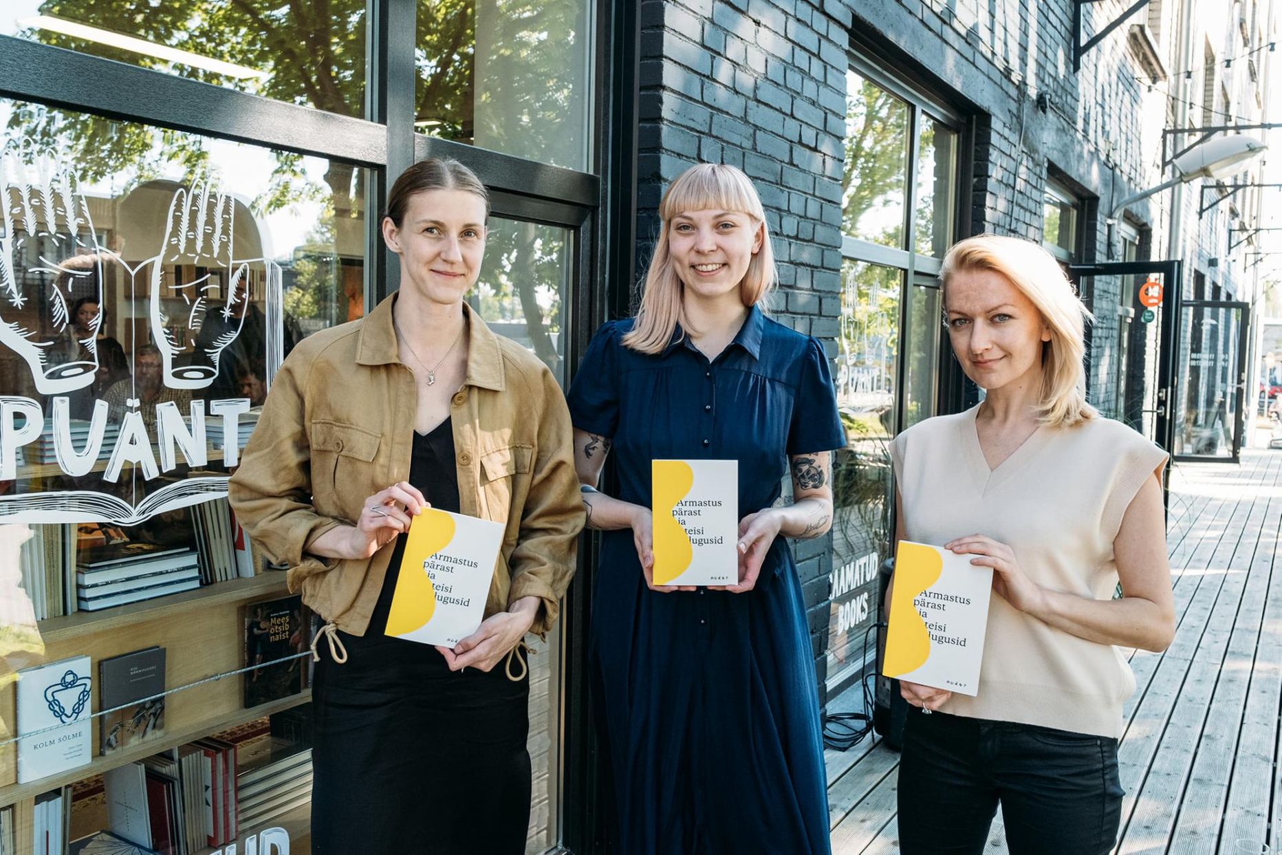 Kogumiku «Armastus pärast ja teisi lugusid» koostajad Triinu Kööba, Elisa-Johanna Liiv ja Ester Urbala. 