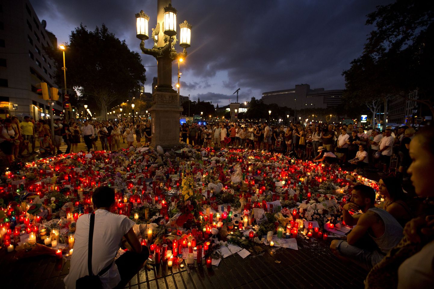 Hispaania leinab terrorirünnaku ohvreid.