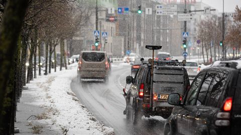 ВНИМАНИЕ НА ДОРОГАХ ⟩ Сильный снегопад осложнит дорожную обстановку