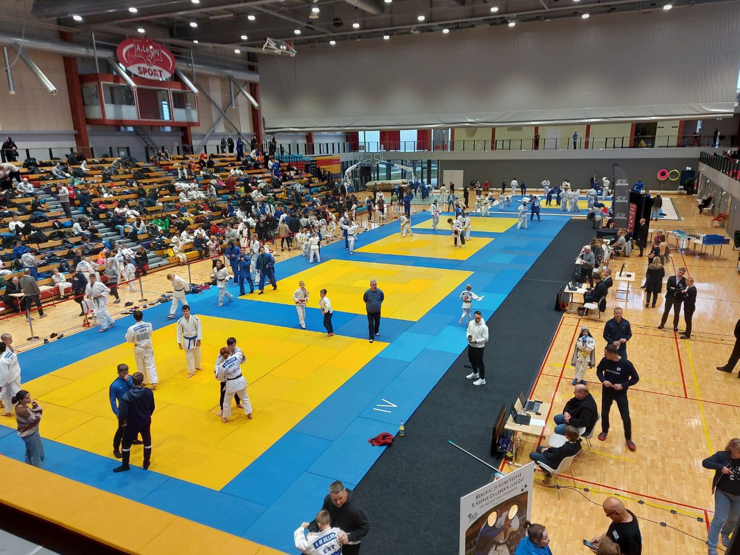 Mitmel tatamil korraga kestis võistlus ligi 12 tundi, mille jooksul käis matil üle 700 judoka.