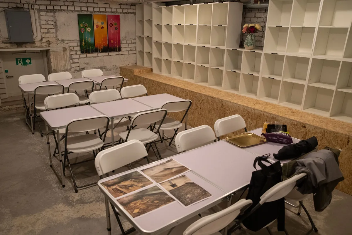 The press conference announcing the establishment of a civil defense network was held in a shelter located in an apartment building on Vindi Street in Tallinn.