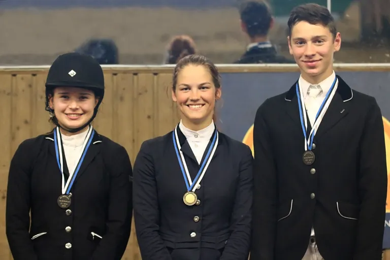 Juunioride medalikolmik: Kirkke Eliise Põldsalu(hõbe), Katriin Sild (kuld), Andres Zirk (pronks).
