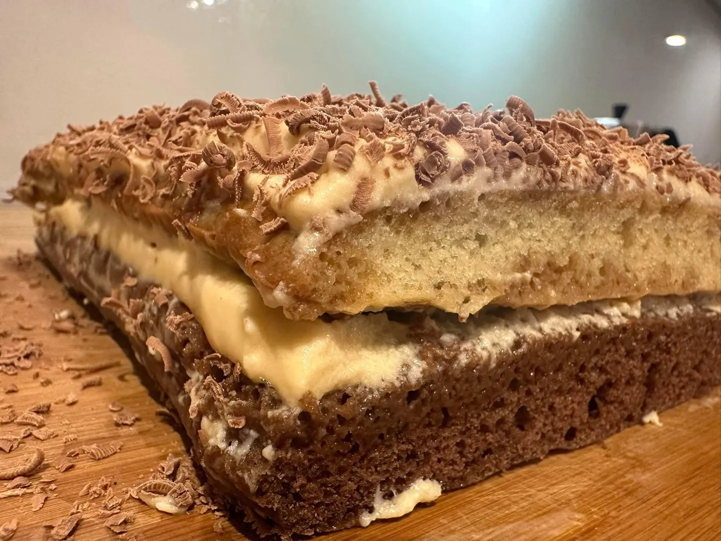 Tommy Cashi eurolaulust inspireeritud Espresso Macchiato​ nimelise koogi valmistamiseks läheb muuhulgas vaja espressot ja hapukoort.