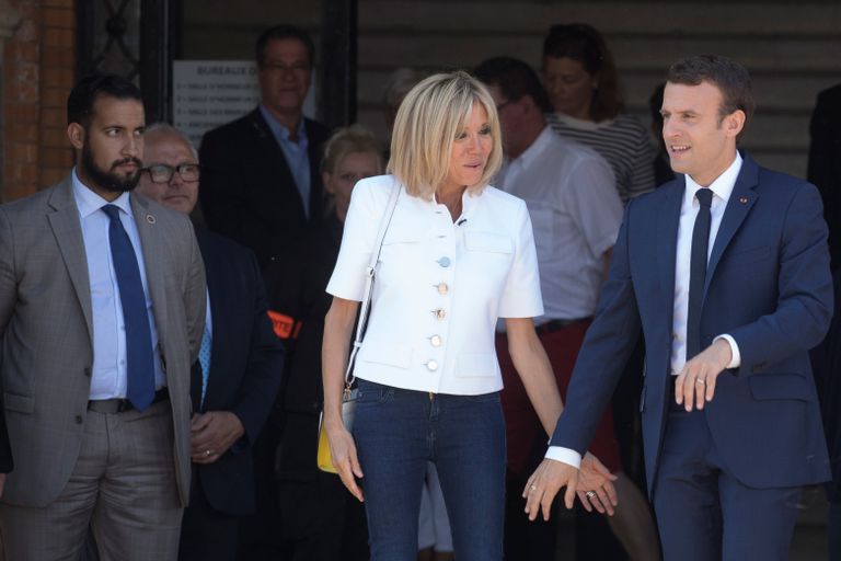 Emmanuel Macron (paremal), Brigitte Macron ja Alexandre Benalla (vasakul)