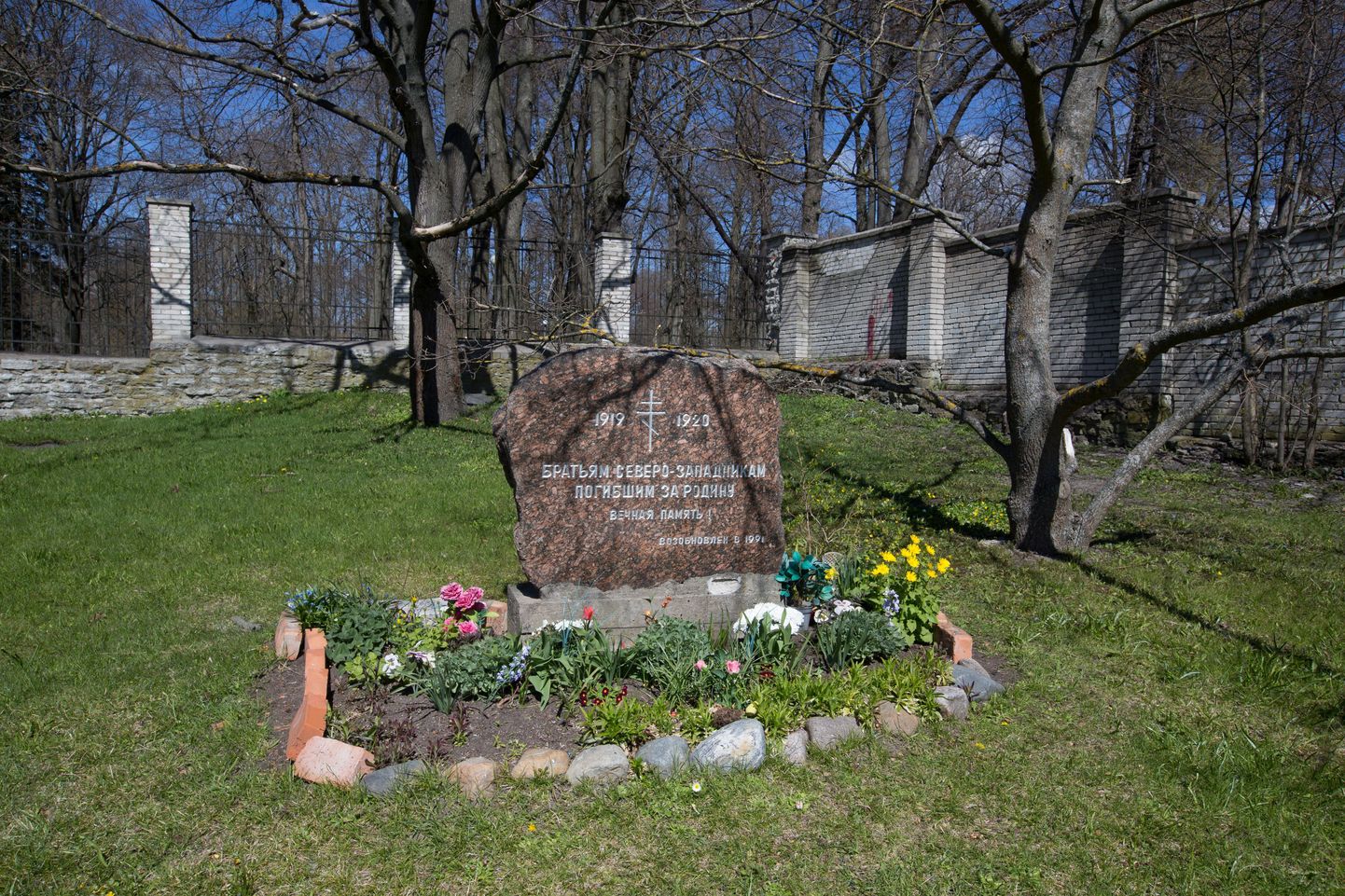 Loodearmee kalmistu ala Kopli kalmistupargi ja Eleringi alajaama vahel.