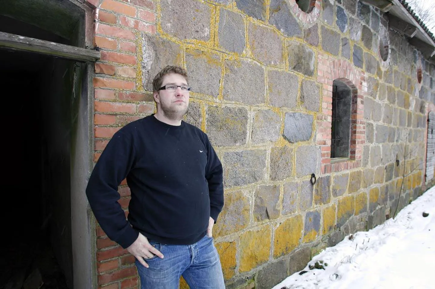 Ando Adamson on uhke vana kuivati üle, millest saab tulevikus korralik puhkemaja.