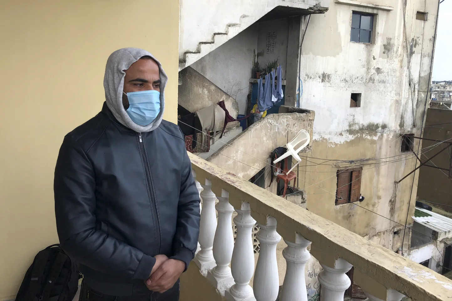 Mahmoud Seifi vend Bakr tapeti eelmisel nädalal Iraagi sõjaväe õhurünnakus arvatavate mässuliste vastu. Pildil Seif perekonna kodukülas Wadi Nahleh’s oma kodu rõdul.