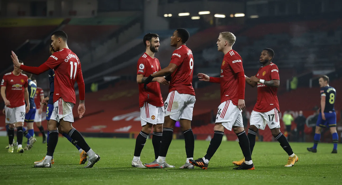 Manchester Unitedi mängijad väravat tähistamas.