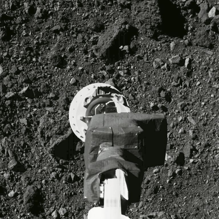 OSIRIS-Rexi foto asteroidi pinnast.