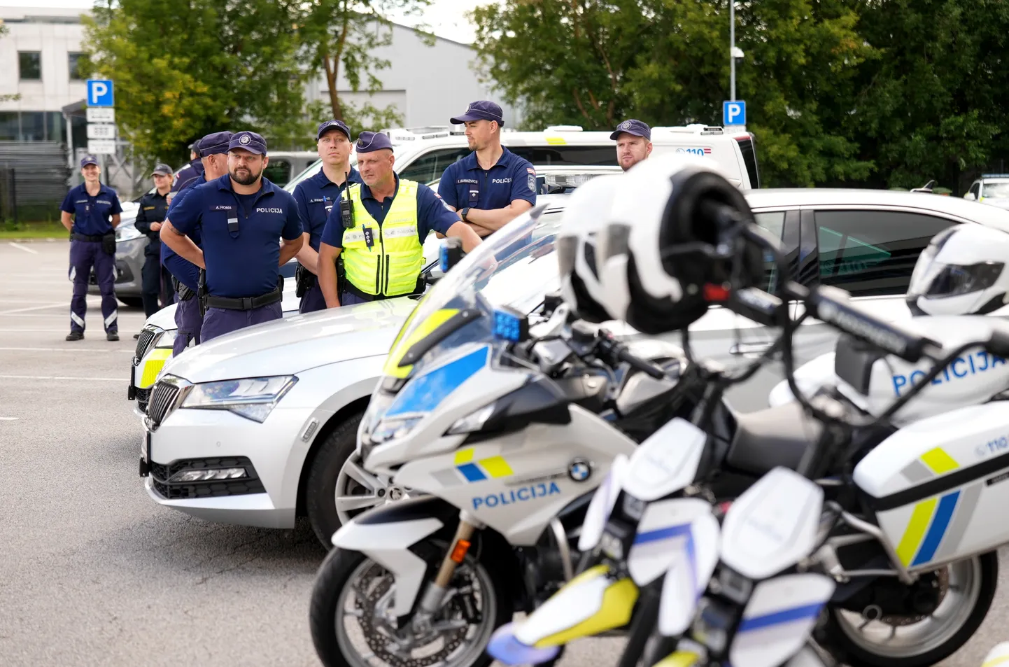 Латвийские полицейские.