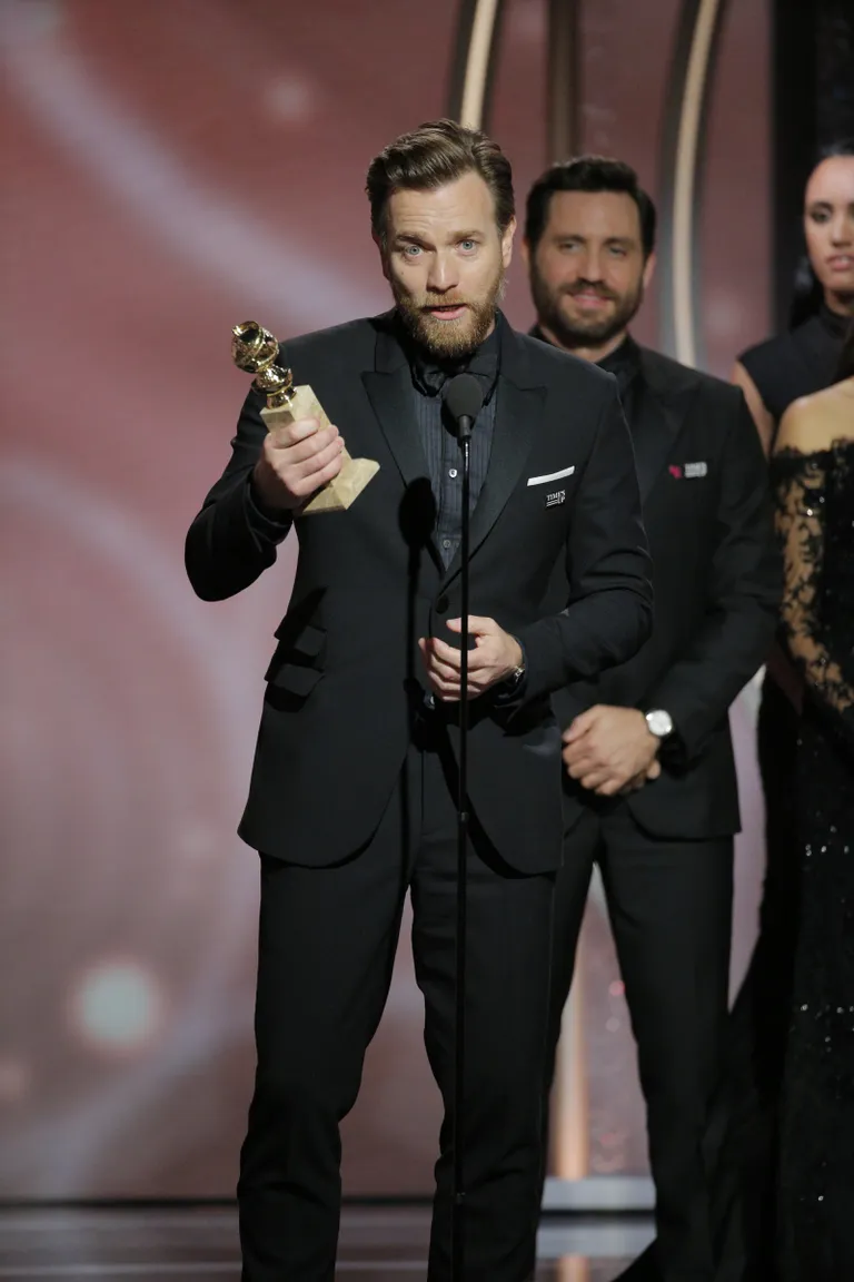 Ewan McGregor Kuldset Gloobust vastu võtmas