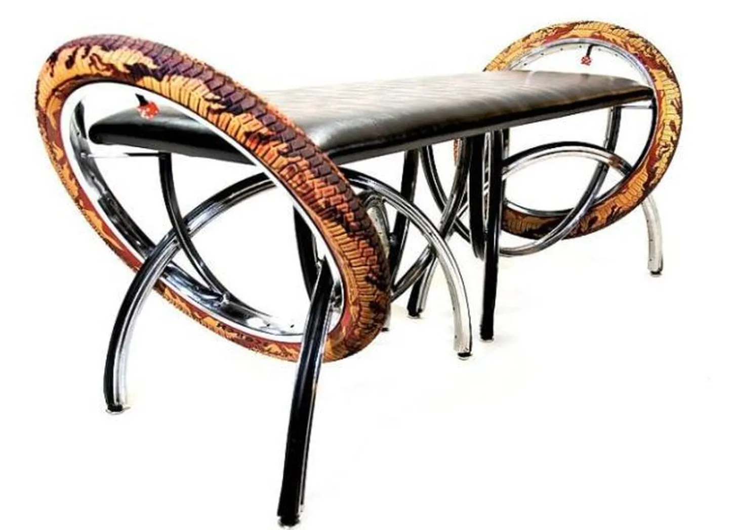 Jalgratta osadest valmistatud mööbel.