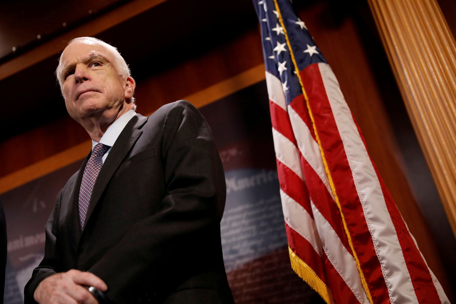 Senaator John McCain (R-AZ) enne avalikust elust tagasi tõmbumist.