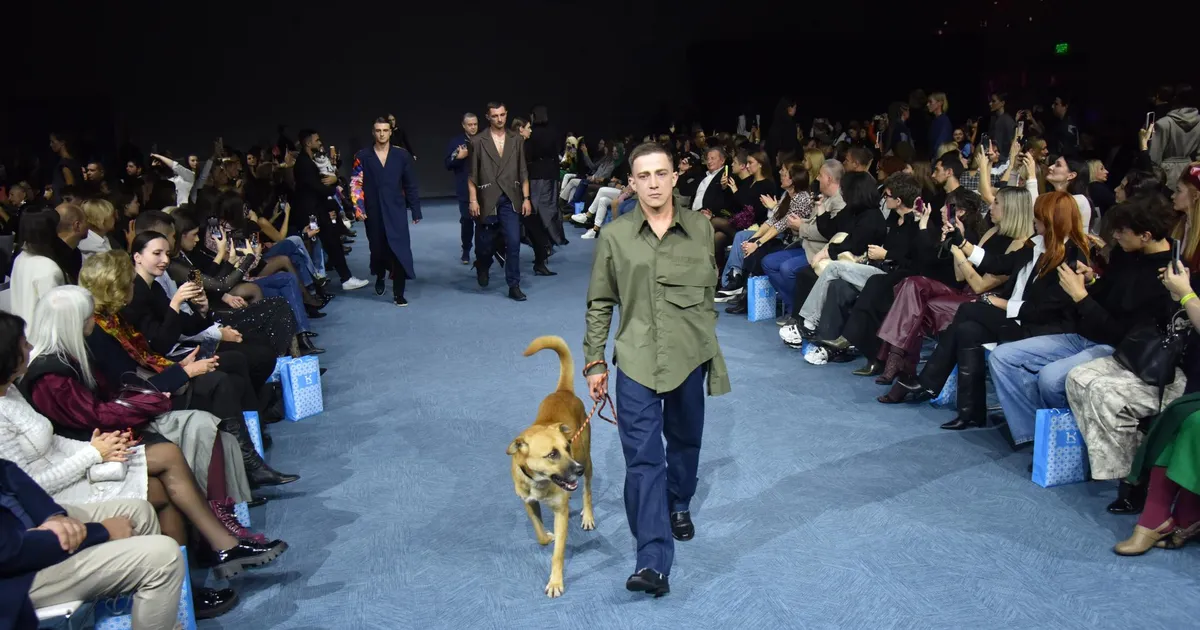 POSTIMEES UKRAINAS ⟩ Sõja kaja Ukraina moelaval – proteesidega modellid