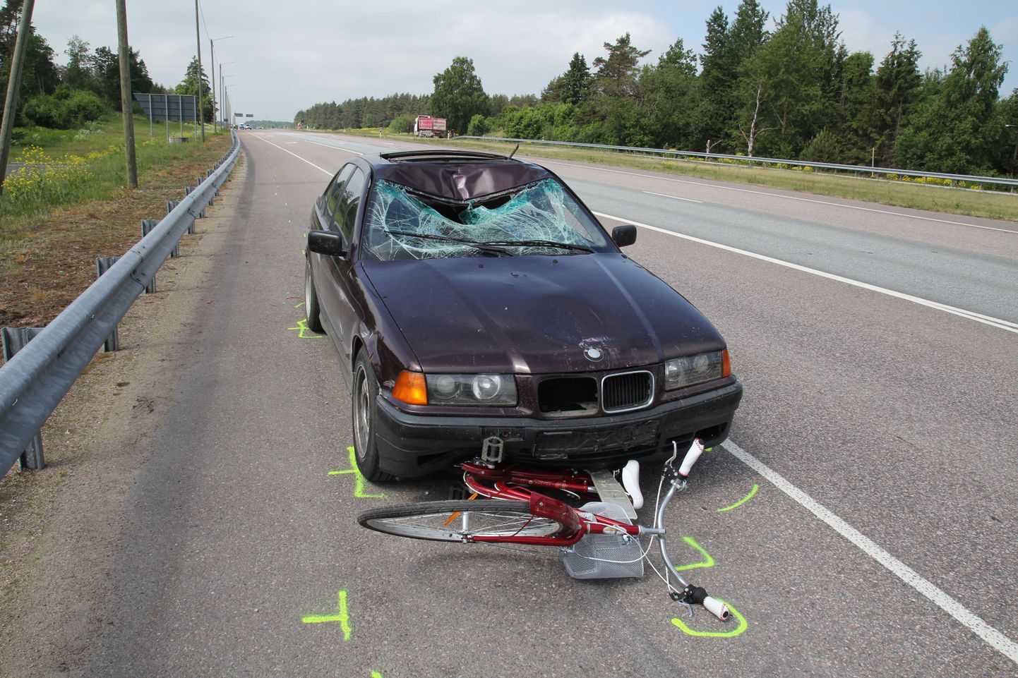 Tallinna-Narva maanteel Kuusalu vallas hukkus 10. juuni hommikul liiklusõnnetuses jalgrattaga sõitnud 52-aastane naine.