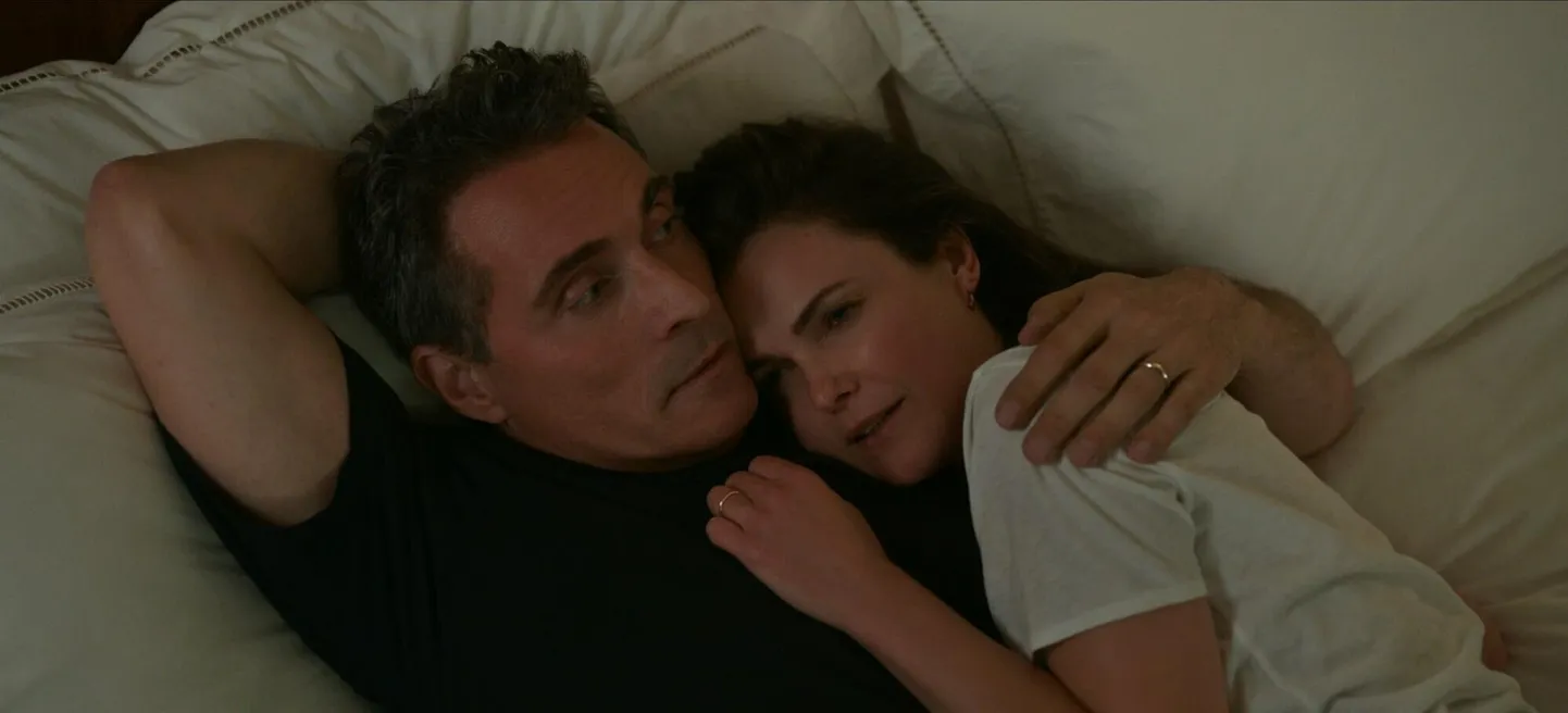 «The Diplomat»: diplomaat Kate Wileri (Keri Russell) briljantne loogika ja suurepärane intuitsioon võimaldavad tema abikaasal Halil (Rufus Sewell) olla manipulaatori ning nukujuhi rollis niis töös kui ka eraelus.
