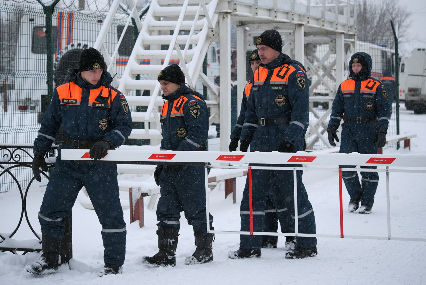 Hädaolukordade ministeeriumi spetsialistid päästeoperatsioonil Kemerovos.