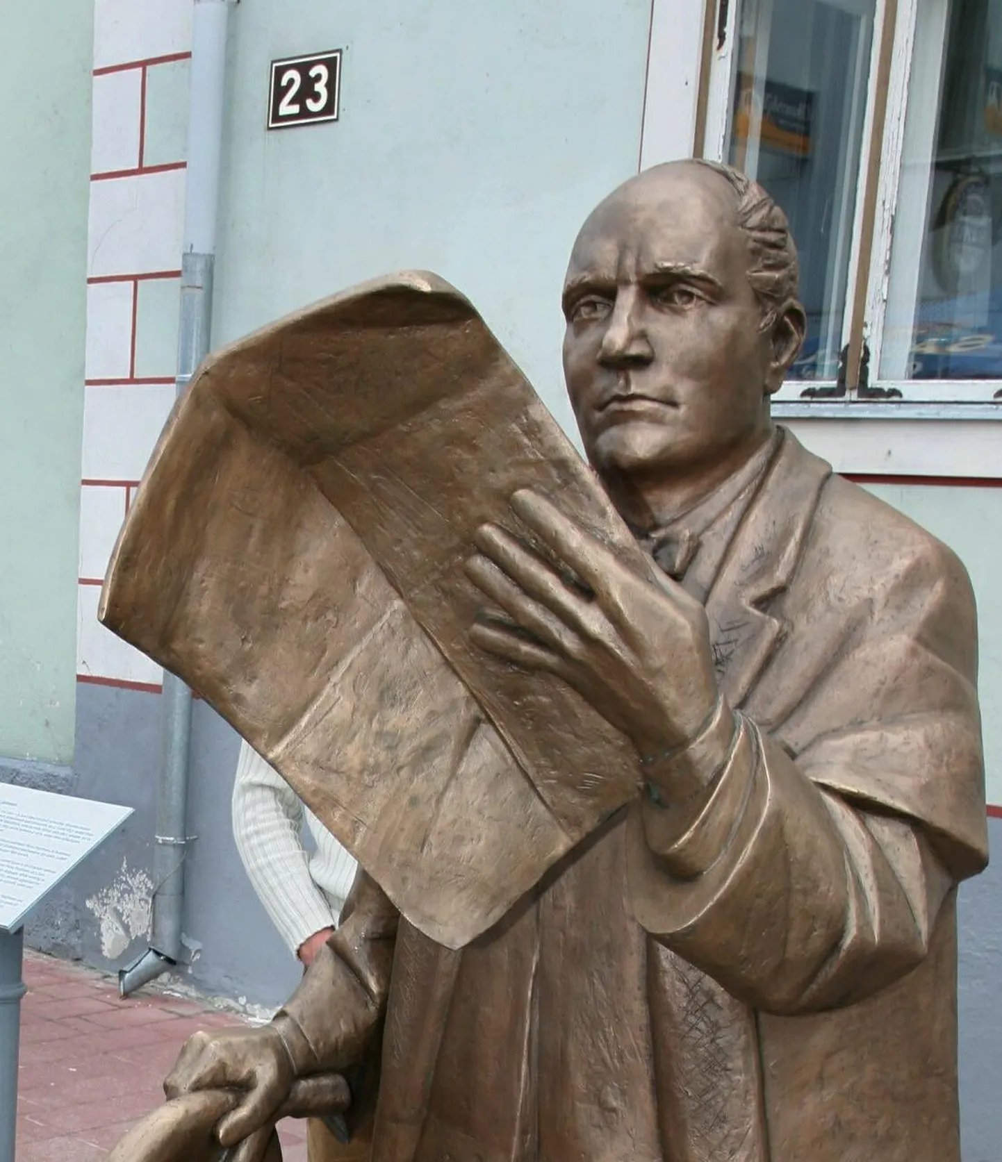 Jannseni kuju Pärnus.