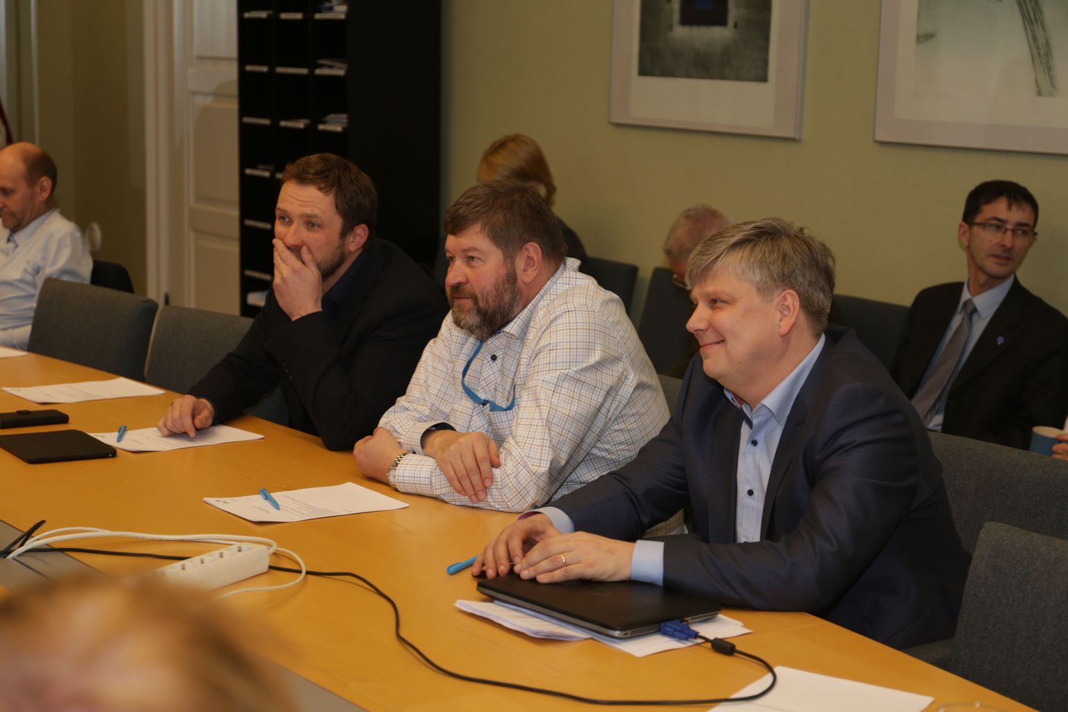IRLi eestseisus kogunes eile Toompeal IRLi fraktsiooni ruumides, et arutada erakonna tulevikku, pildil erakonna esimees Margus Tsahkna ning IRL eestseisuse liikmed Mart Nutt ja Siim Kiisler.