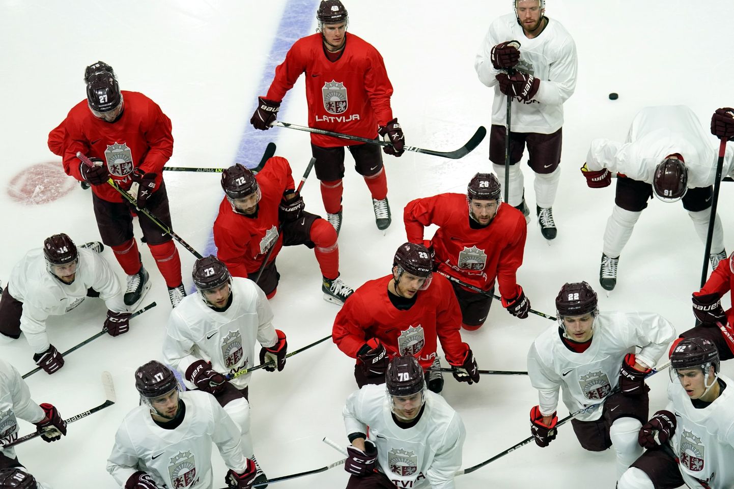 Latvijas hokeja izlases spēlētāji.