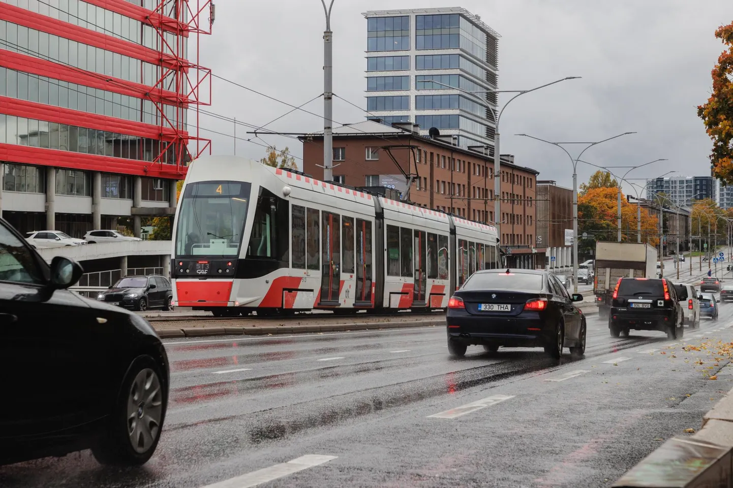 Abilinnapea Kristjan Järvani sõnul tuleks Pärnu maantee viadukt ümber ehitada nii, et ka bussid saaksid trammidega samal sõidurajal sõita.
