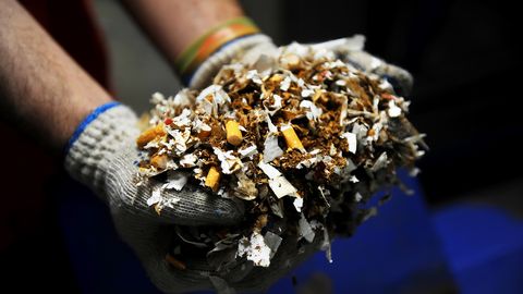 Latvija ieņem nozīmīgu vietu Eiropas nelegālo cigarešu ražošanas tīklā, atklāj pētījuma dati