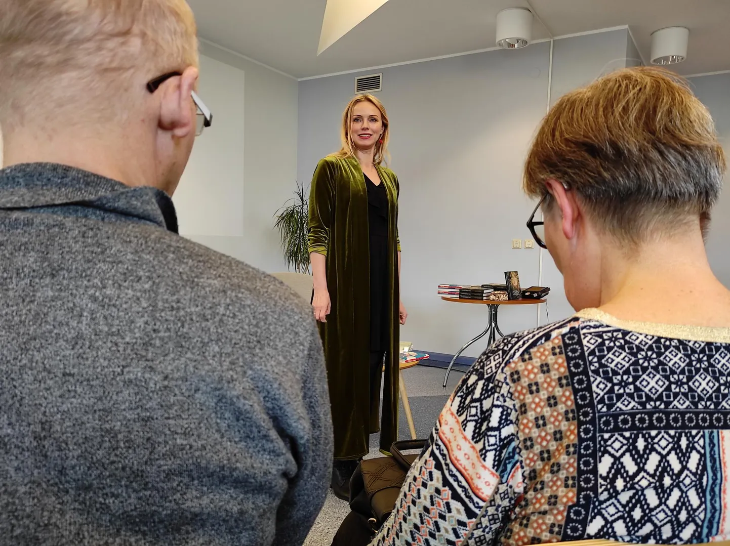 Kristiina Ehin kõneles kohtumisel Rakveres nii oma teosest "Südametammide taga" kui ka isa ja ema raamatutest.