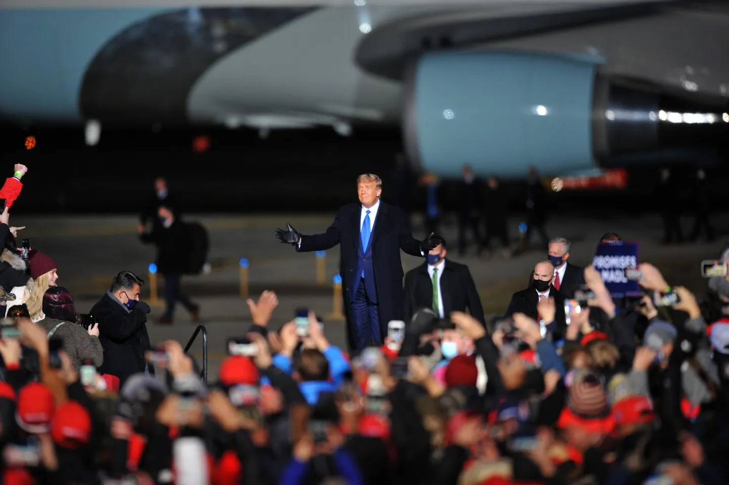 USA president Donald Trump oktoobris kampaaniaüritusel Omaha lennujaamas.