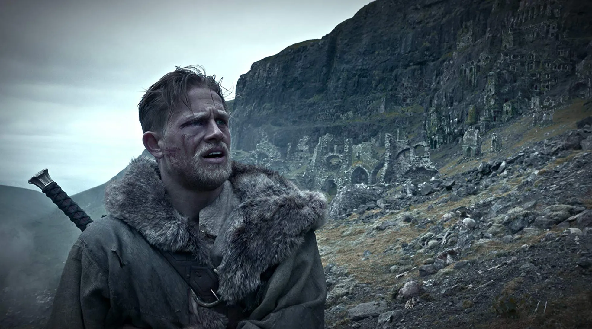 Kuningas Arturi rollis oli filmis «Kuningas Artur: mõõga legend» Charlie Hunnam.