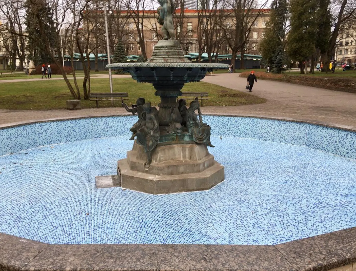 Фонтан в декабре 2019 года