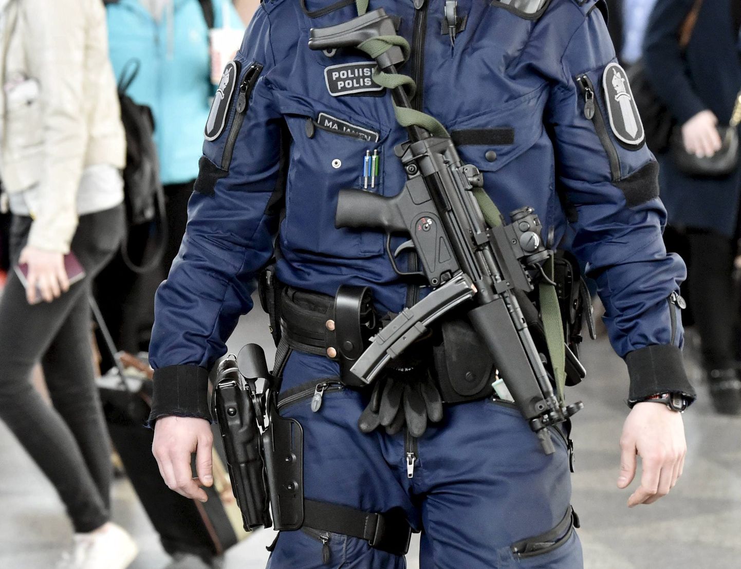 Policists ar MP5 ieroci. Ilustratīvs attēls.