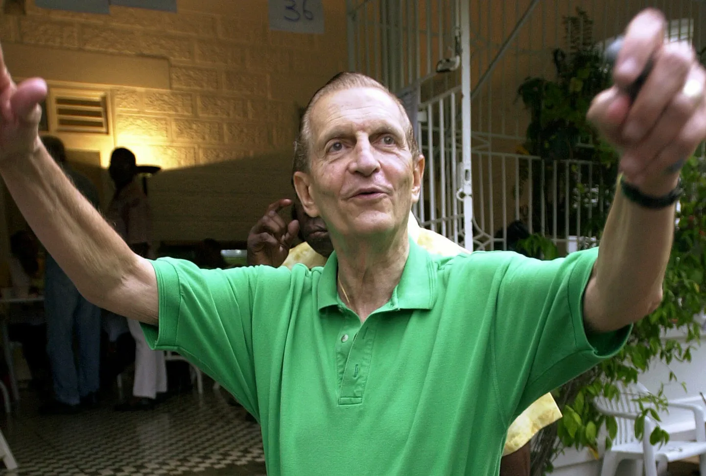 Ekspeaminister Edward Seaga 2002. aastal Kingstonis valimistel osalemas.
