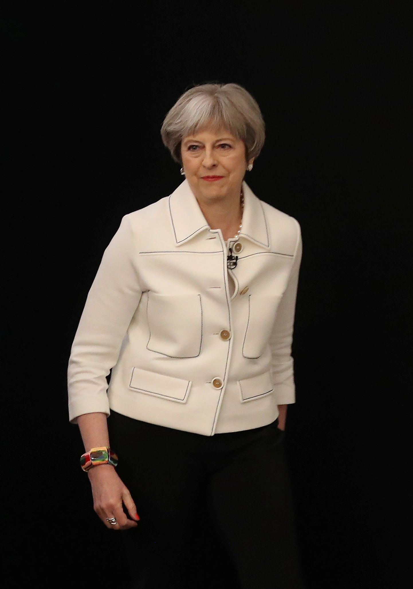 Suurbritannia peaminister Theresa May kaalub Venemaa võlakirjade raputamist.
