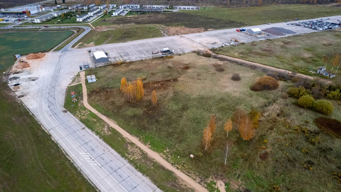 Kiviviske kaugusel Raadi alevis asuvast Stardiraja tänavast käib praegu uute kortermajade ehitus.