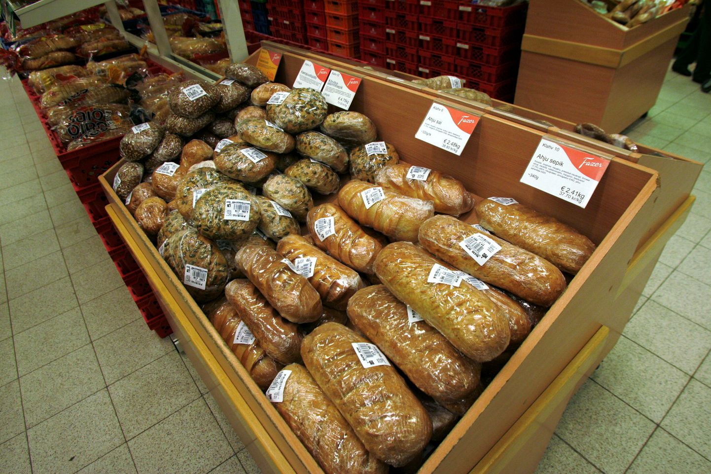 Хлебный отдел в магазине.